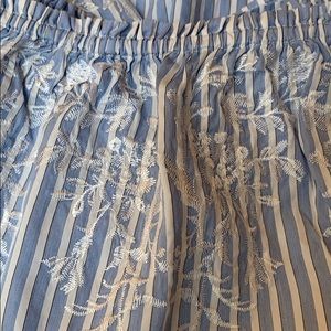 White House Black Market Sz L Off the Shoulder Top